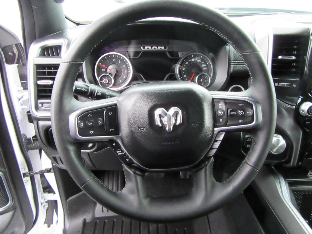 RAM 1500 Laramie Crew Cab SWB 4WD 2025