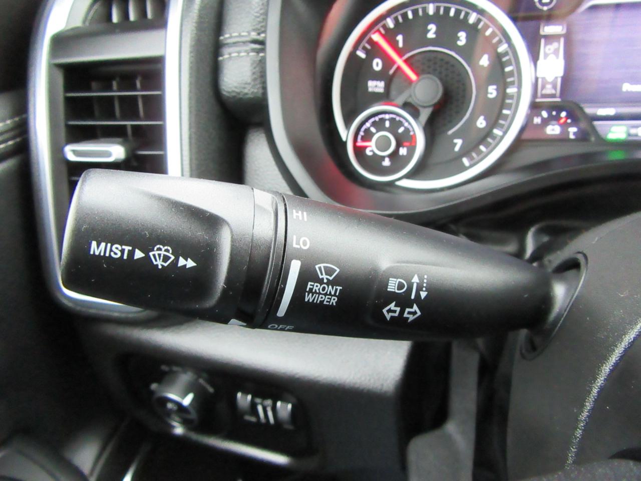 RAM 1500 Laramie Crew Cab SWB 4WD 2025