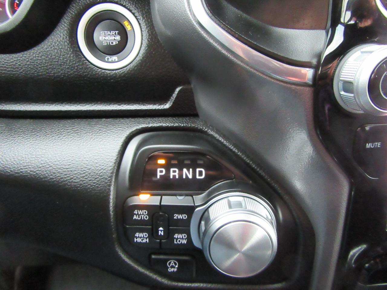 RAM 1500 Laramie Crew Cab SWB 4WD 2025