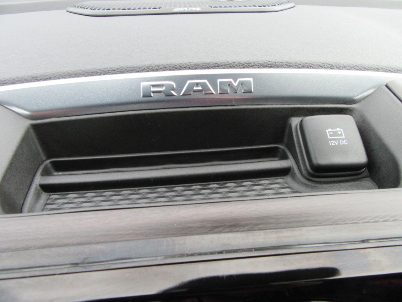 RAM 1500 Laramie Crew Cab SWB 4WD 2025