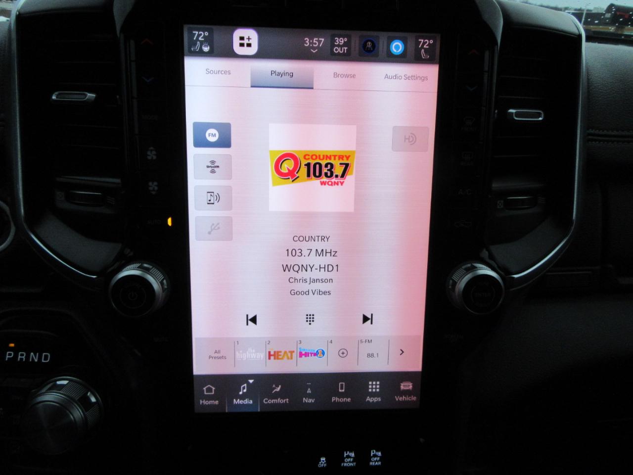 RAM 1500 Laramie Crew Cab SWB 4WD 2025