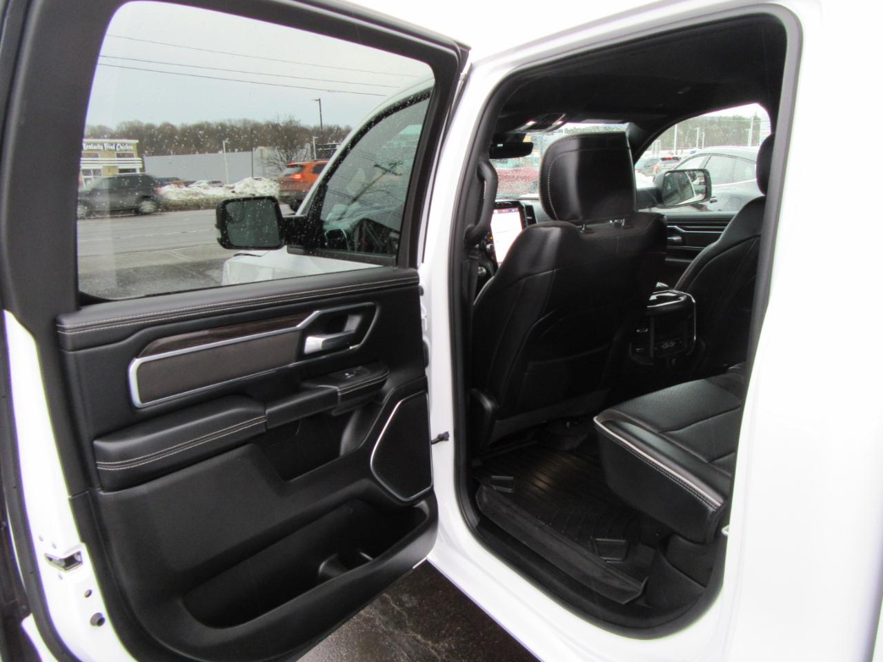 RAM 1500 Laramie Crew Cab SWB 4WD 2025