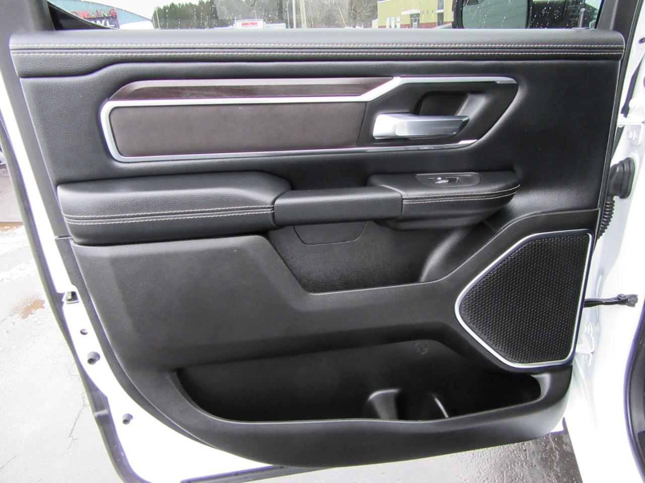 RAM 1500 Laramie Crew Cab SWB 4WD 2025