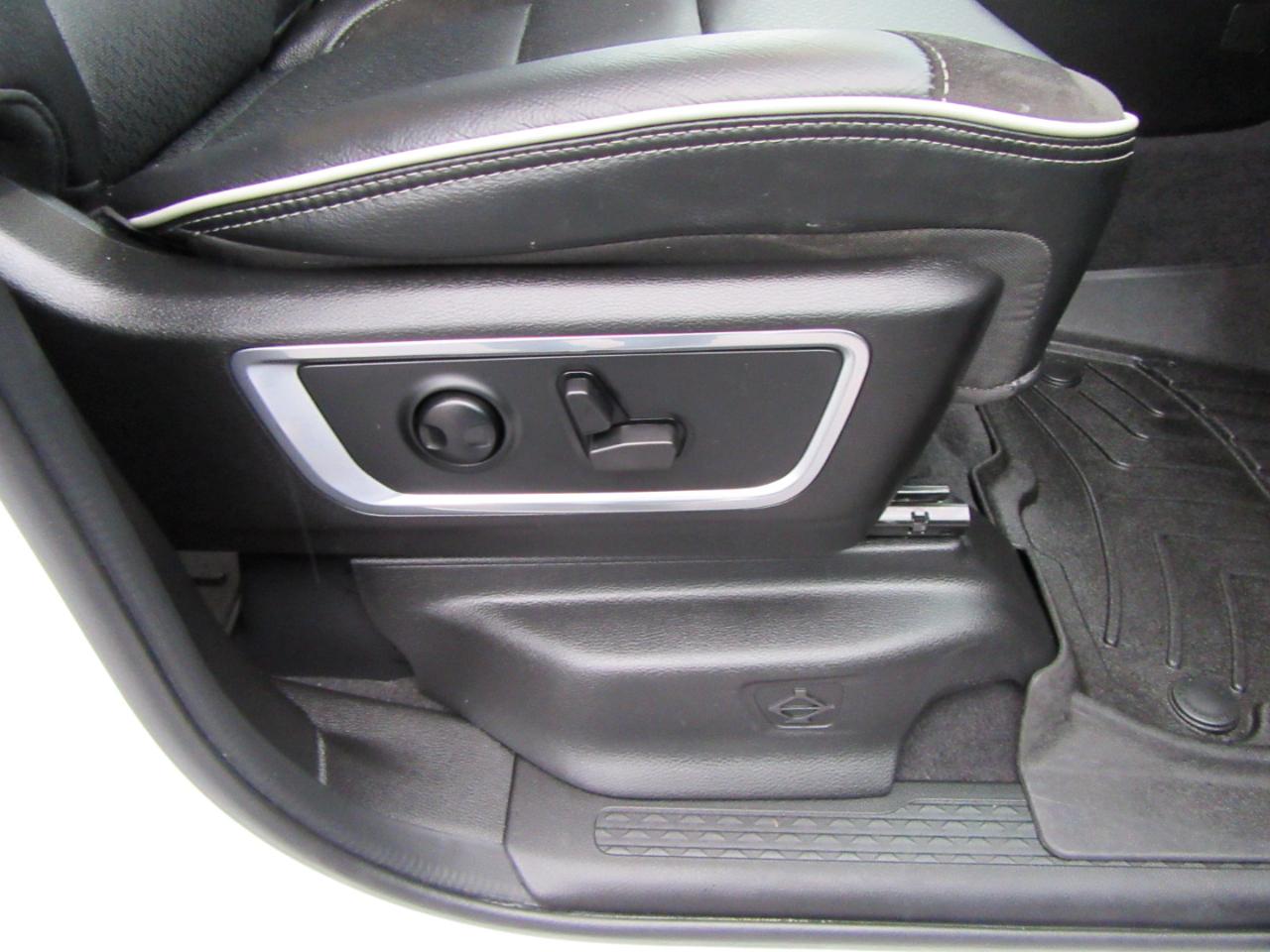 RAM 1500 Laramie Crew Cab SWB 4WD 2025