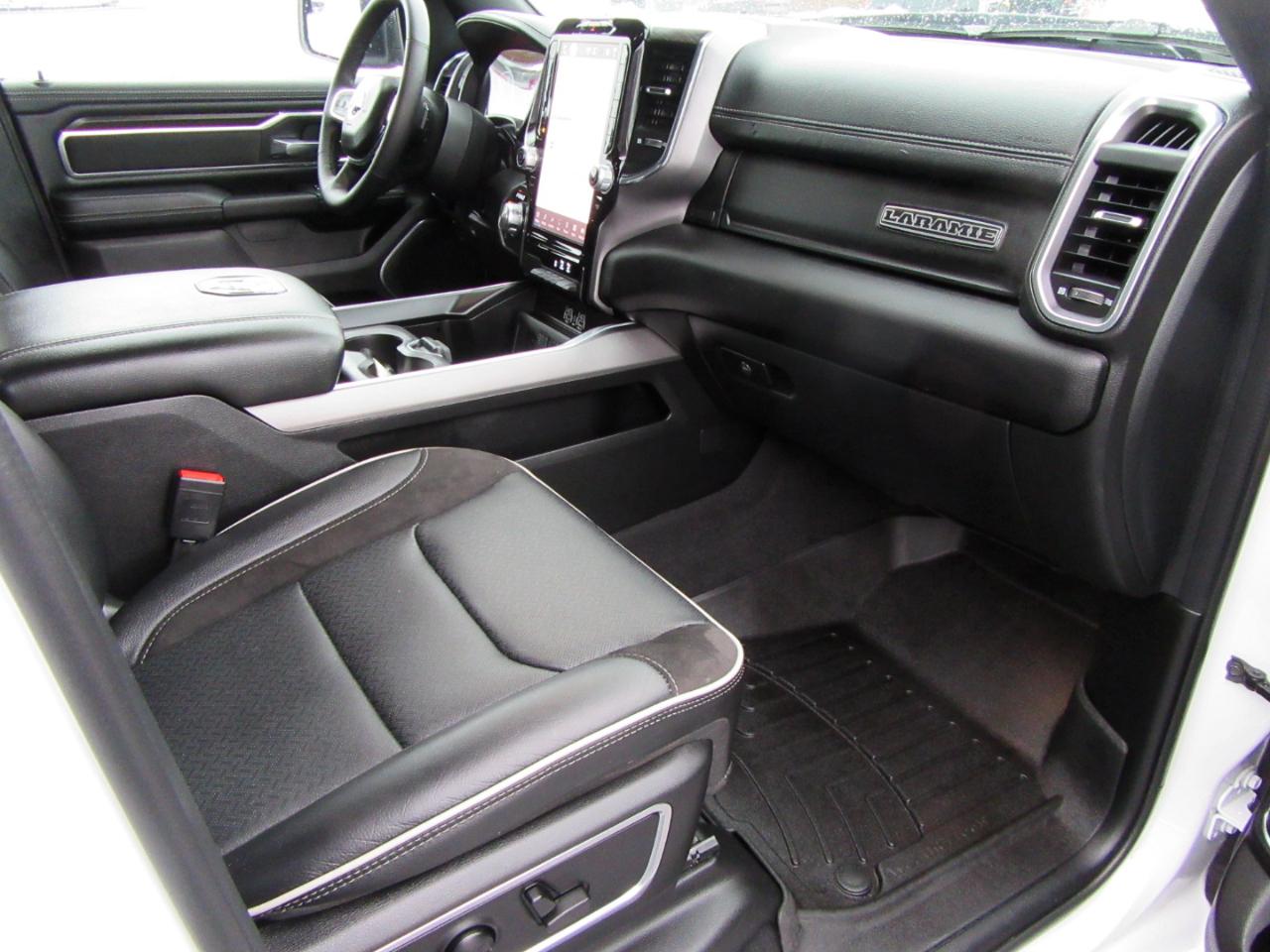 RAM 1500 Laramie Crew Cab SWB 4WD 2025