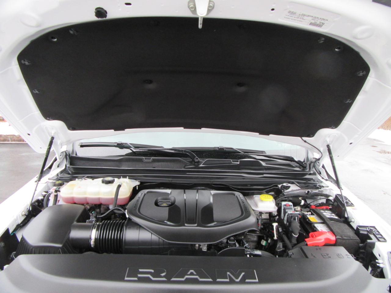 RAM 1500 Laramie Crew Cab SWB 4WD 2025