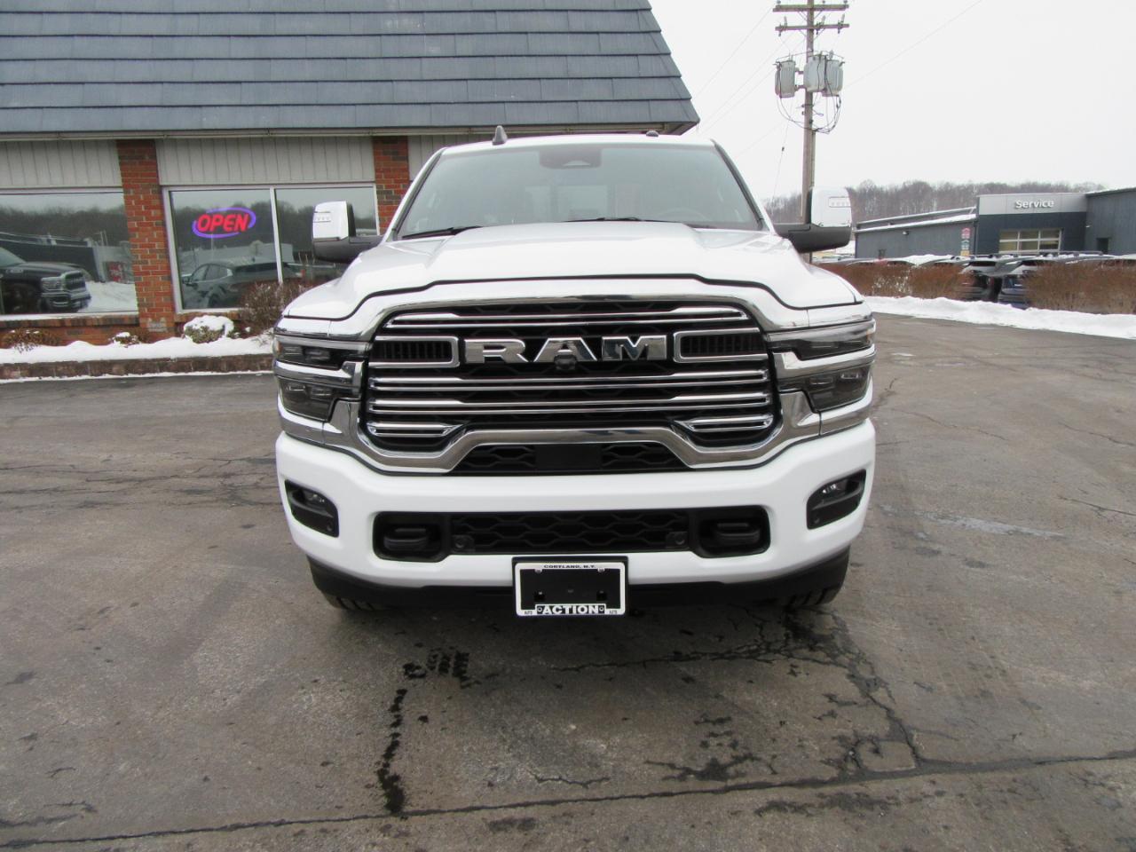 RAM 2500 Laramie Crew Cab SWB 4WD 2025