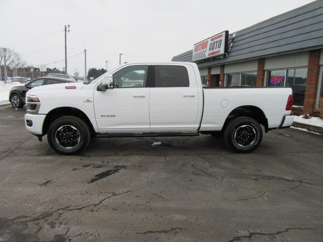 RAM 2500 Laramie Crew Cab SWB 4WD 2025
