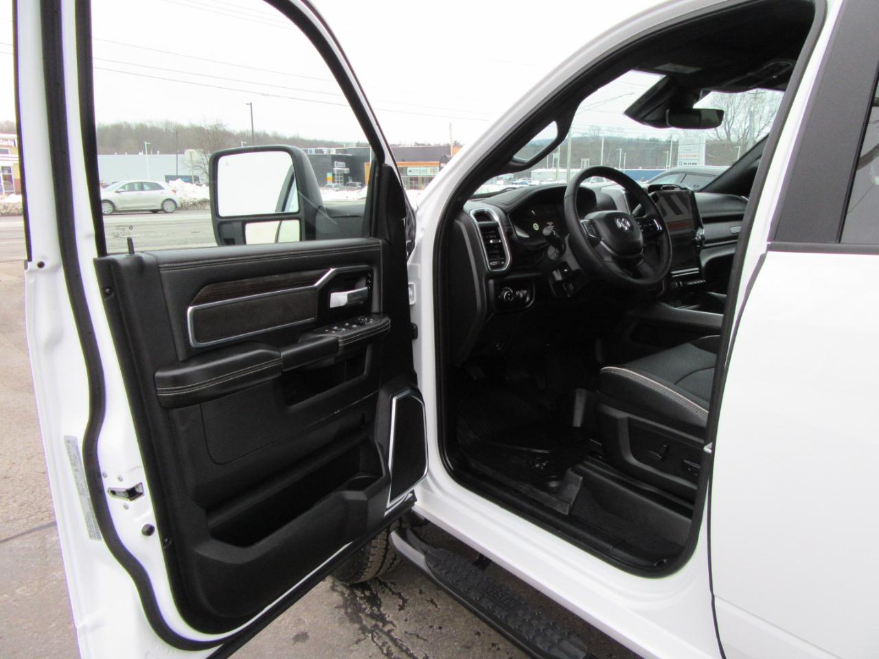 RAM 2500 Laramie Crew Cab SWB 4WD 2025