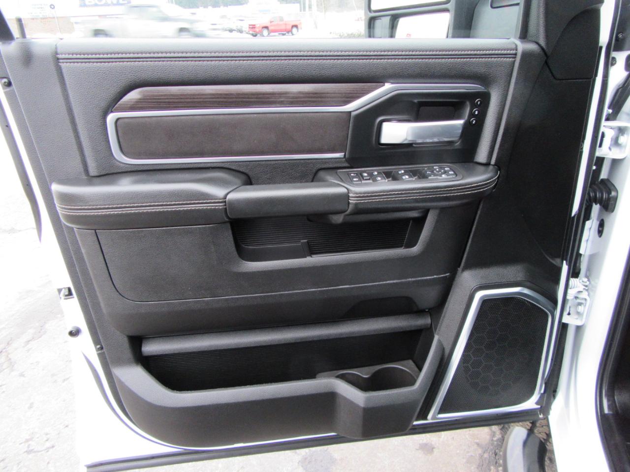 RAM 2500 Laramie Crew Cab SWB 4WD 2025