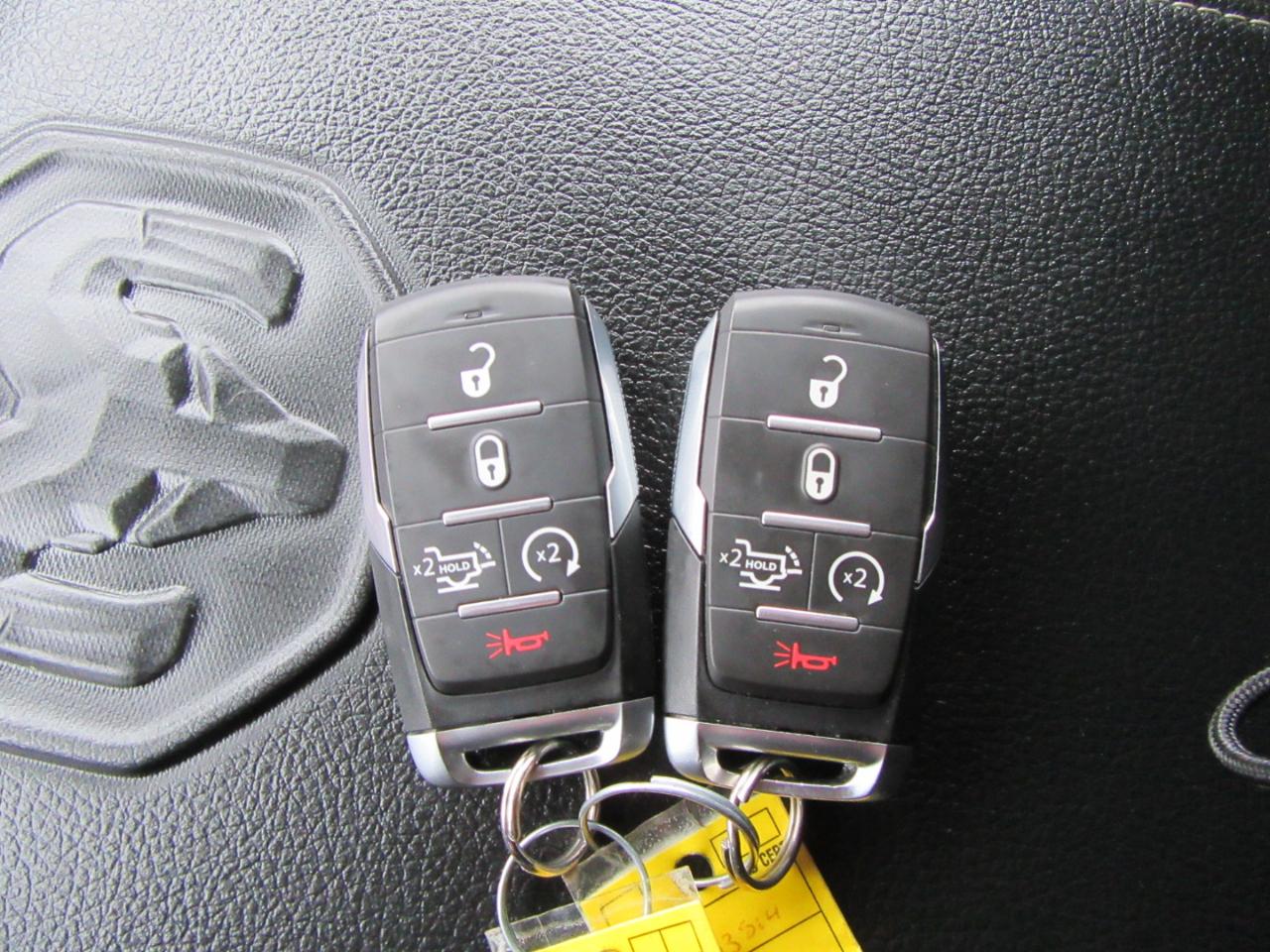 RAM 2500 Laramie Crew Cab SWB 4WD 2025