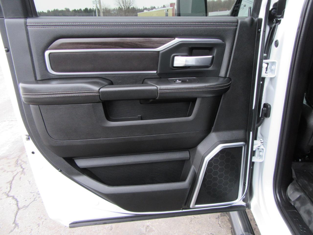 RAM 2500 Laramie Crew Cab SWB 4WD 2025