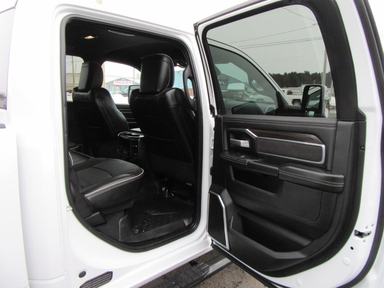 RAM 2500 Laramie Crew Cab SWB 4WD 2025