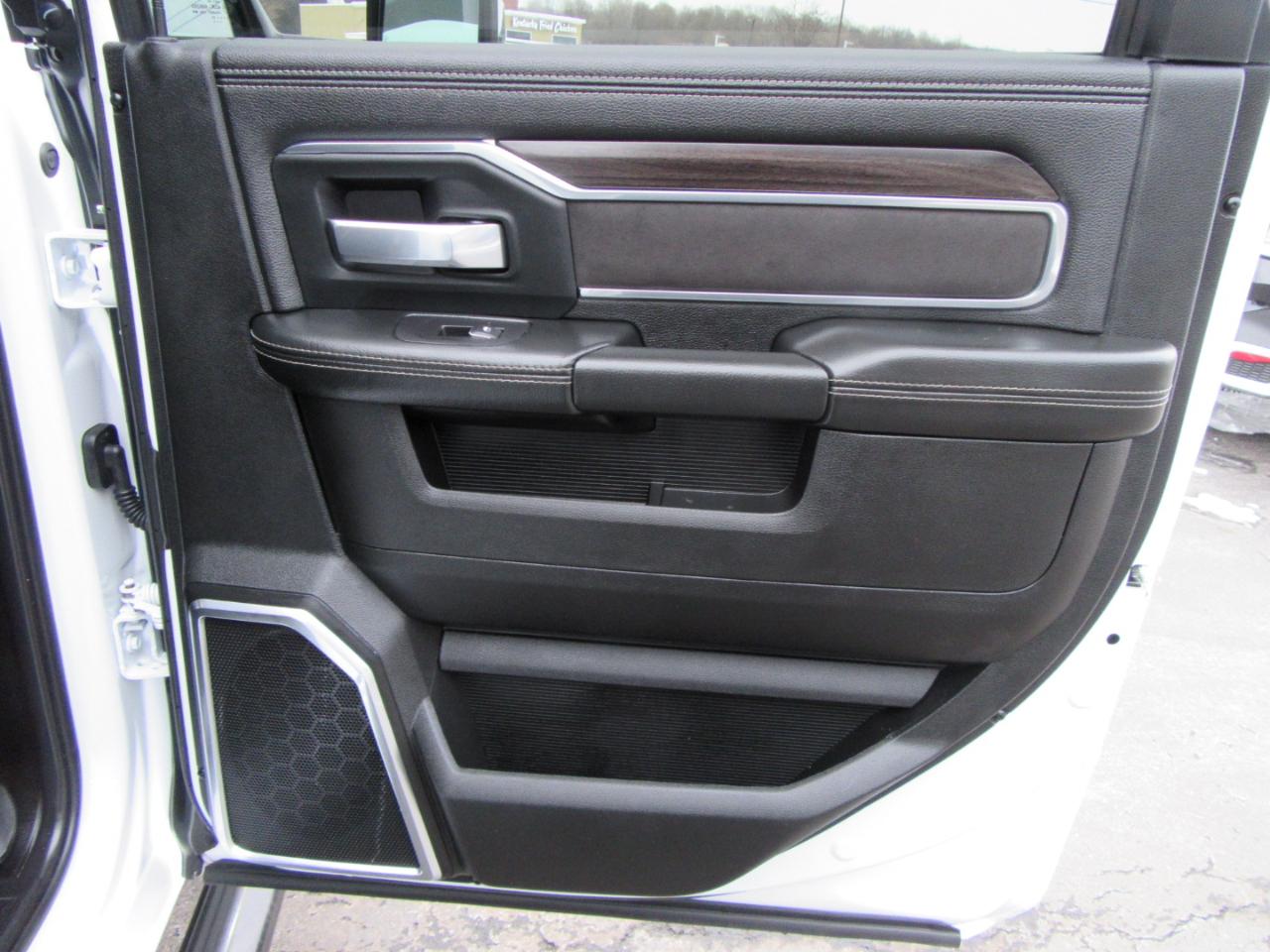 RAM 2500 Laramie Crew Cab SWB 4WD 2025