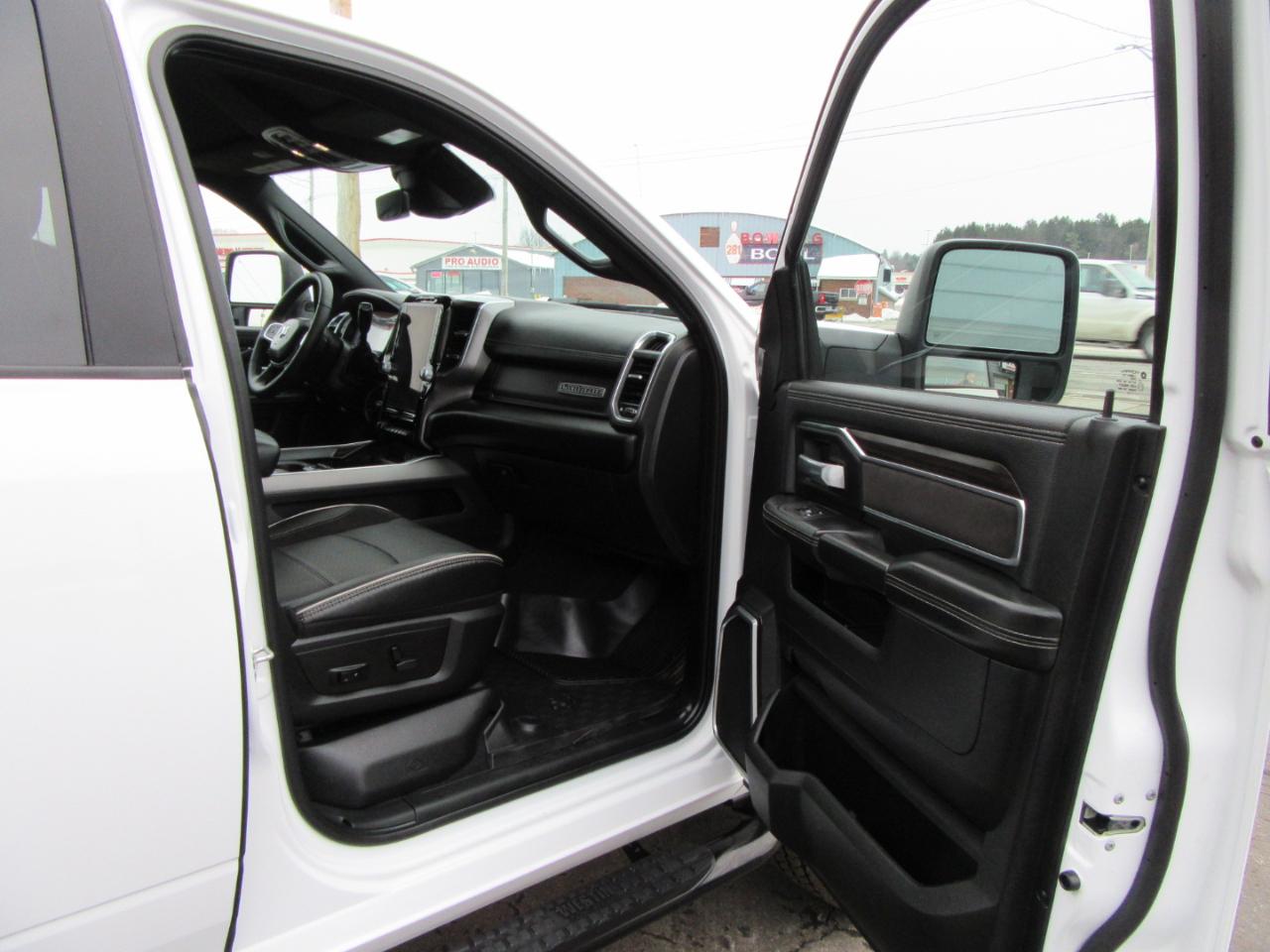 RAM 2500 Laramie Crew Cab SWB 4WD 2025