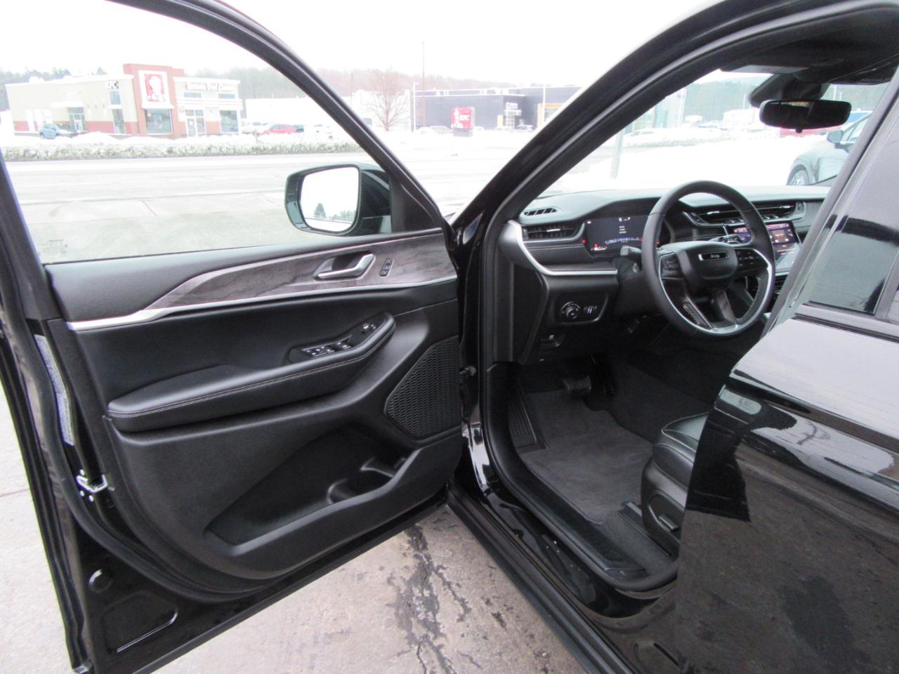 Jeep Grand Cherokee L Limited 4WD 2024