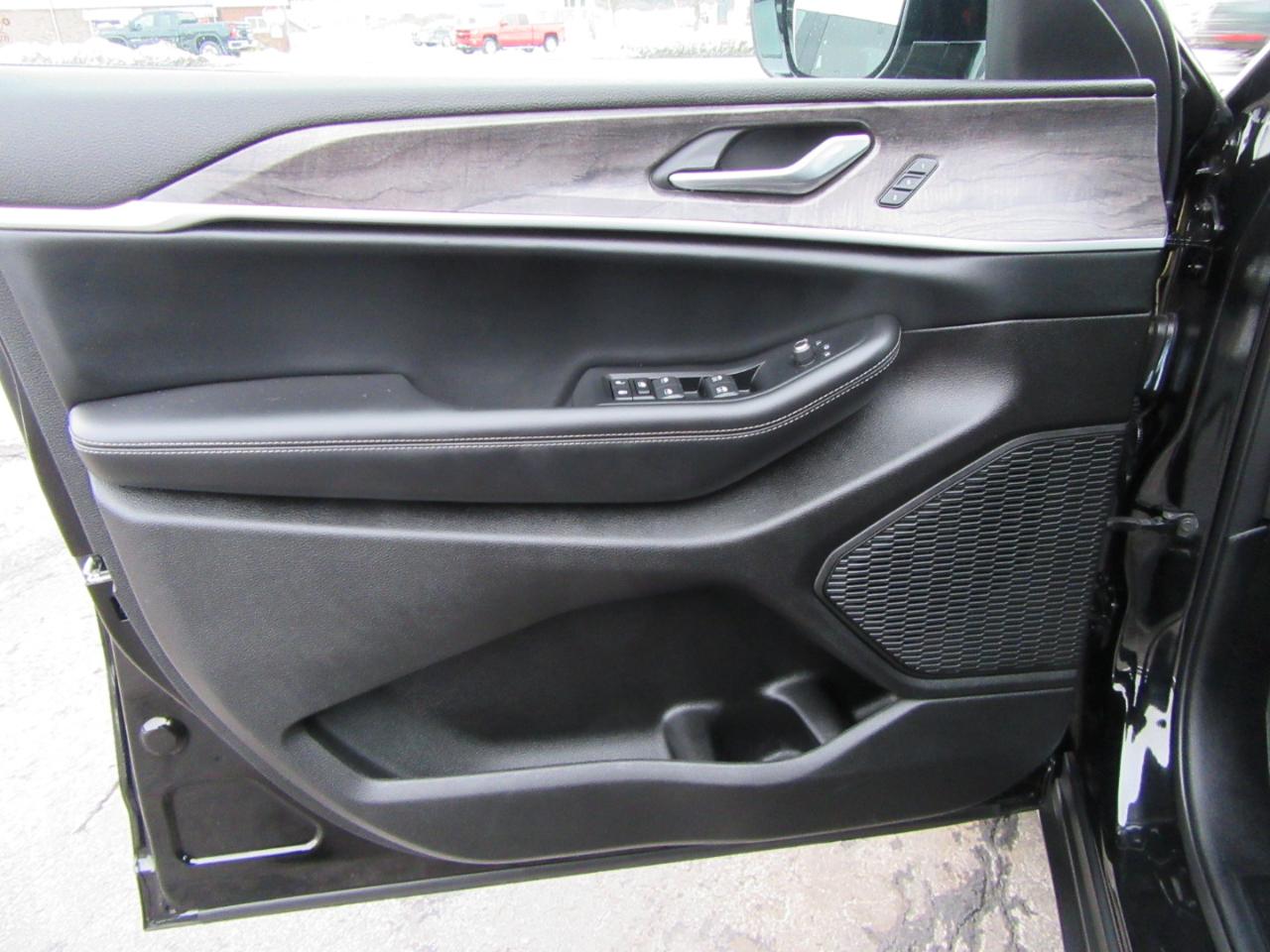 Jeep Grand Cherokee L Limited 4WD 2024