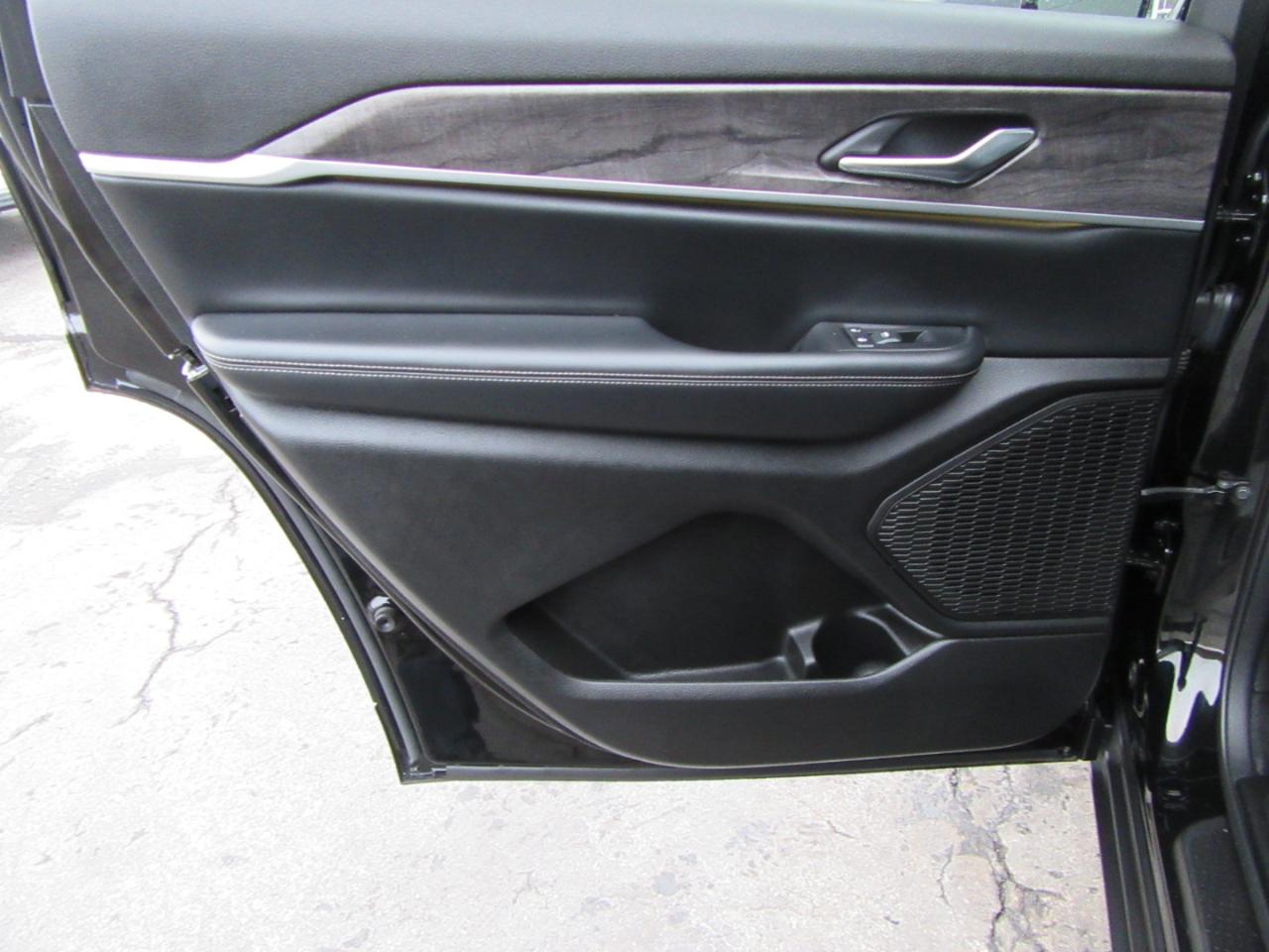 Jeep Grand Cherokee L Limited 4WD 2024