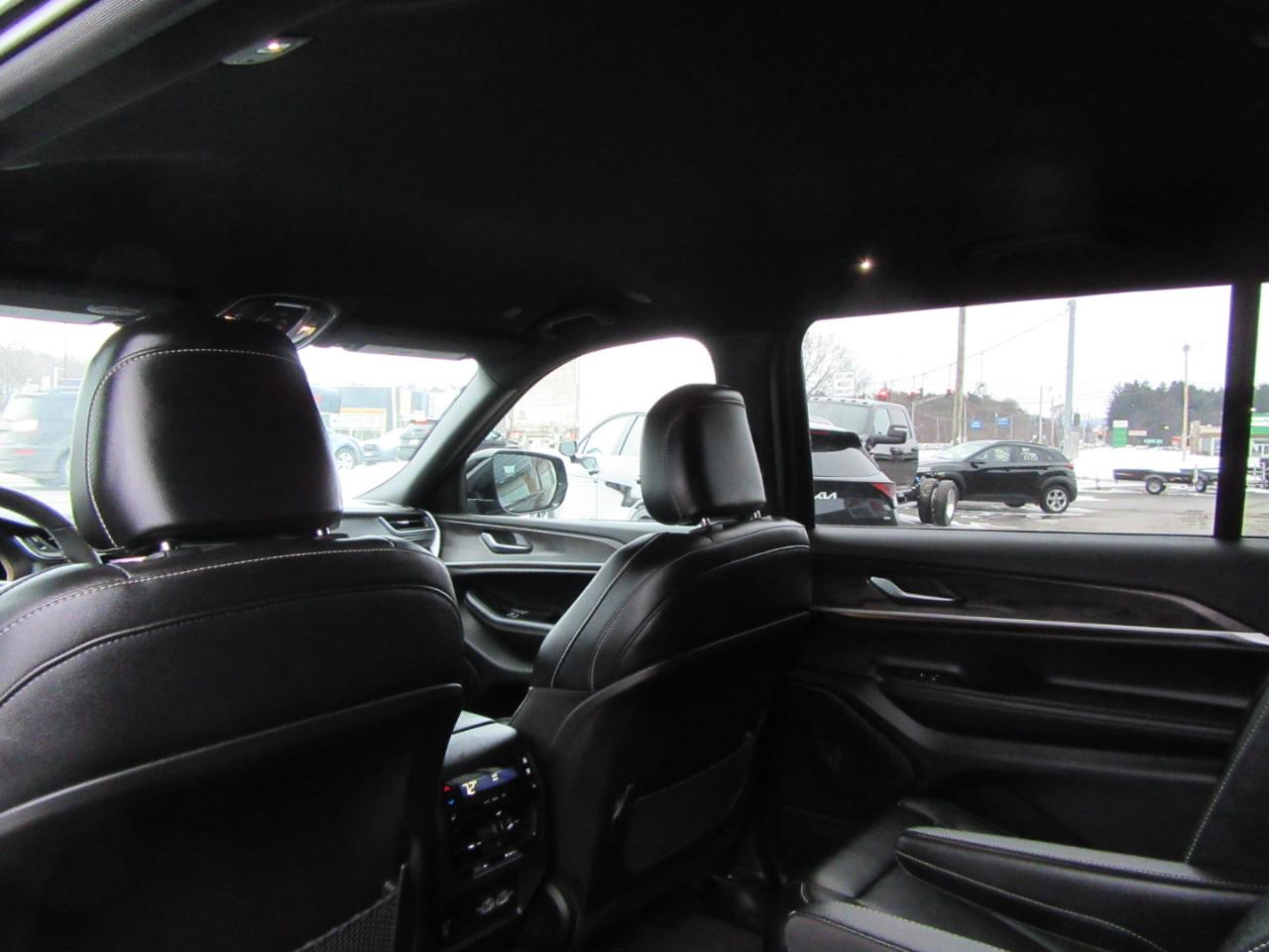 Jeep Grand Cherokee L Limited 4WD 2024