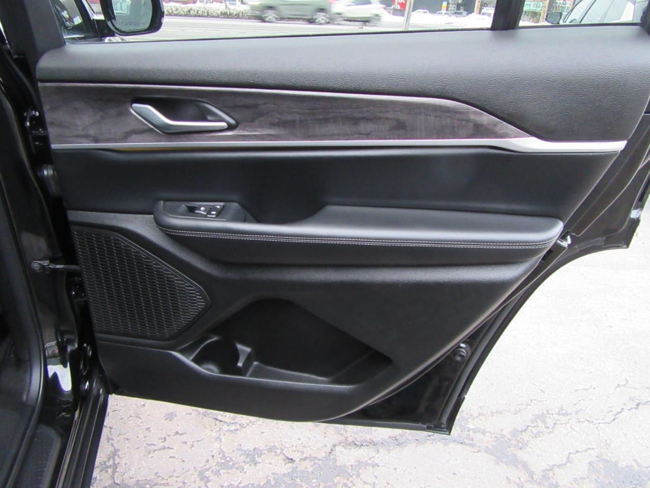 Jeep Grand Cherokee L Limited 4WD 2024