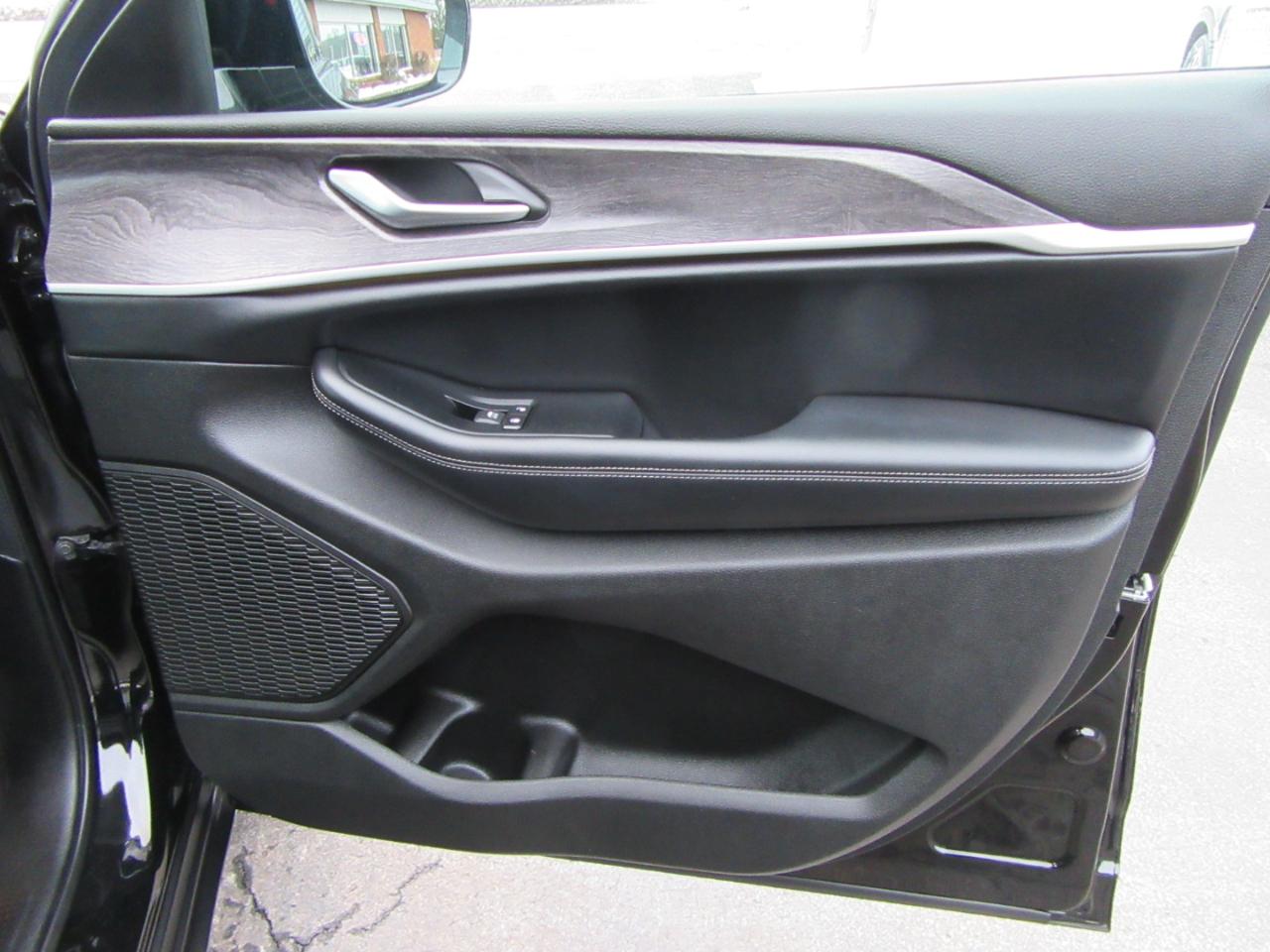 Jeep Grand Cherokee L Limited 4WD 2024