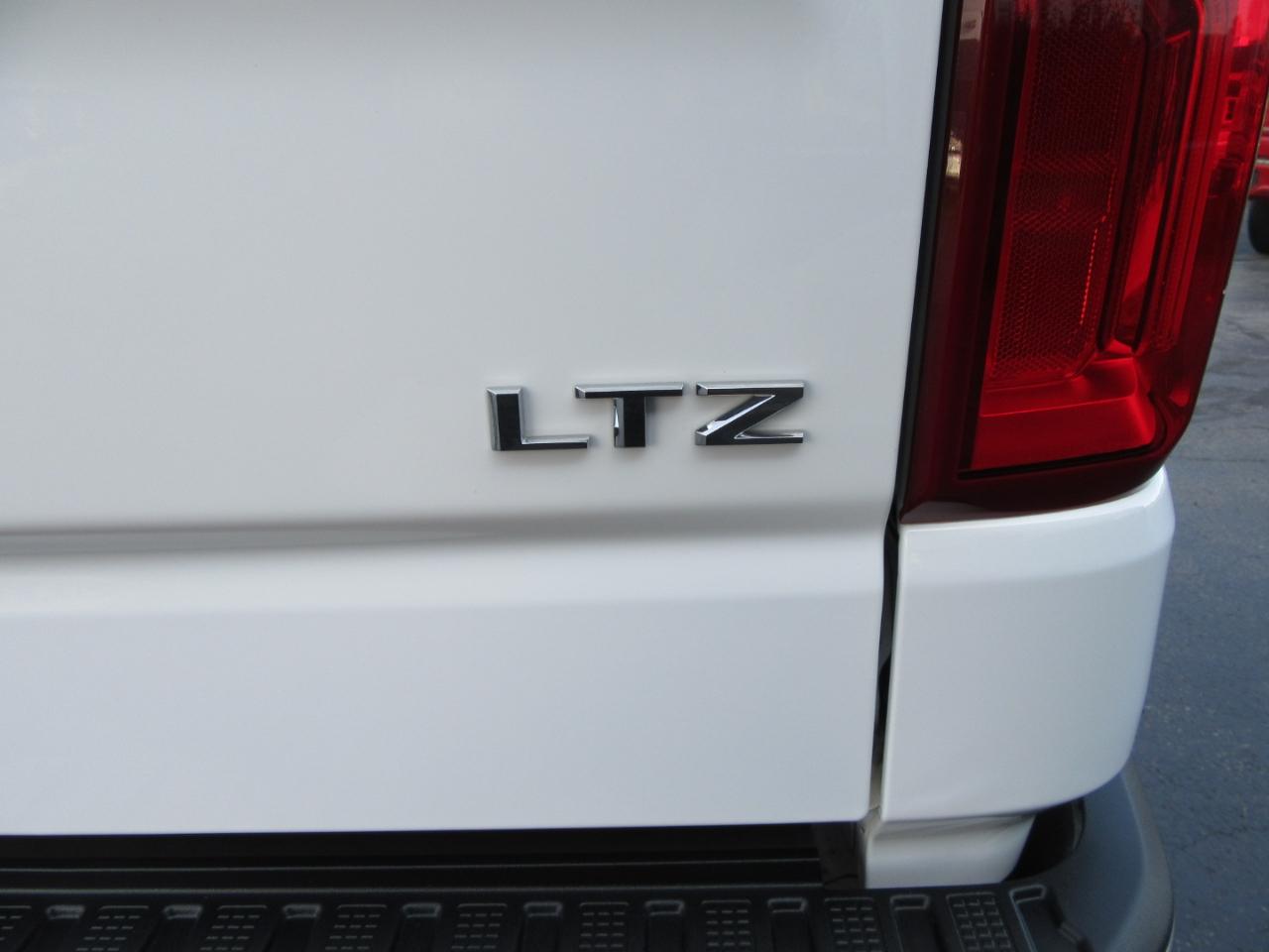 Chevrolet Silverado 1500 LTZ Crew Cab 4WD 2023