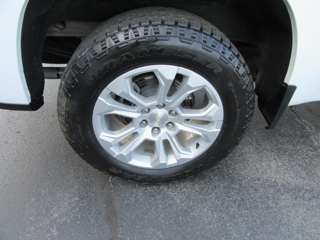 Chevrolet Silverado 1500 LTZ Crew Cab 4WD 2023
