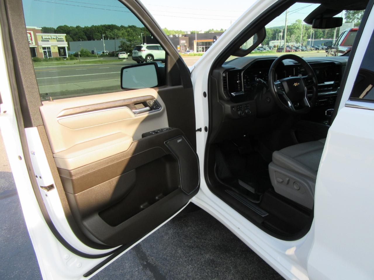 Chevrolet Silverado 1500 LTZ Crew Cab 4WD 2023