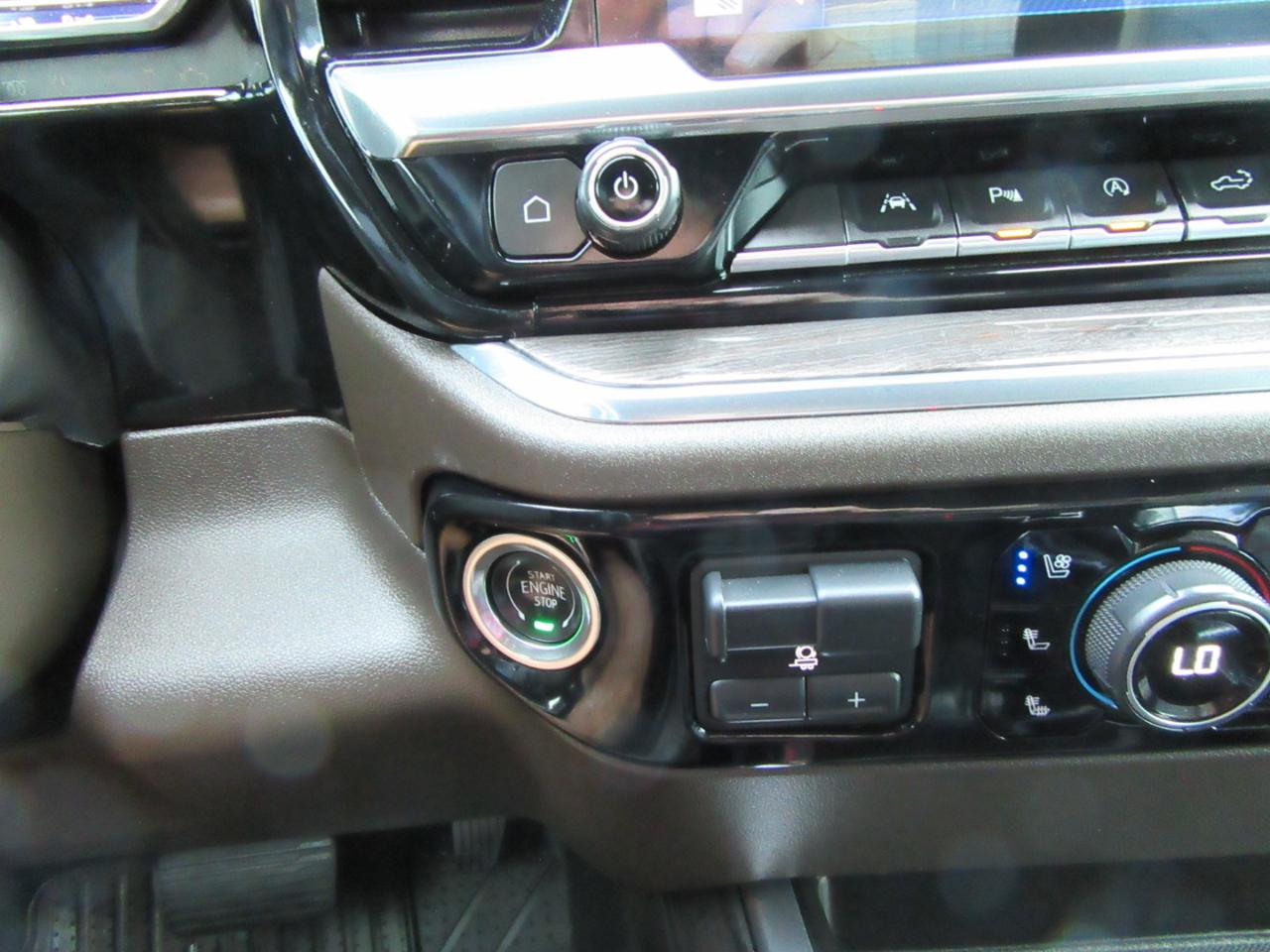 Chevrolet Silverado 1500 LTZ Crew Cab 4WD 2023