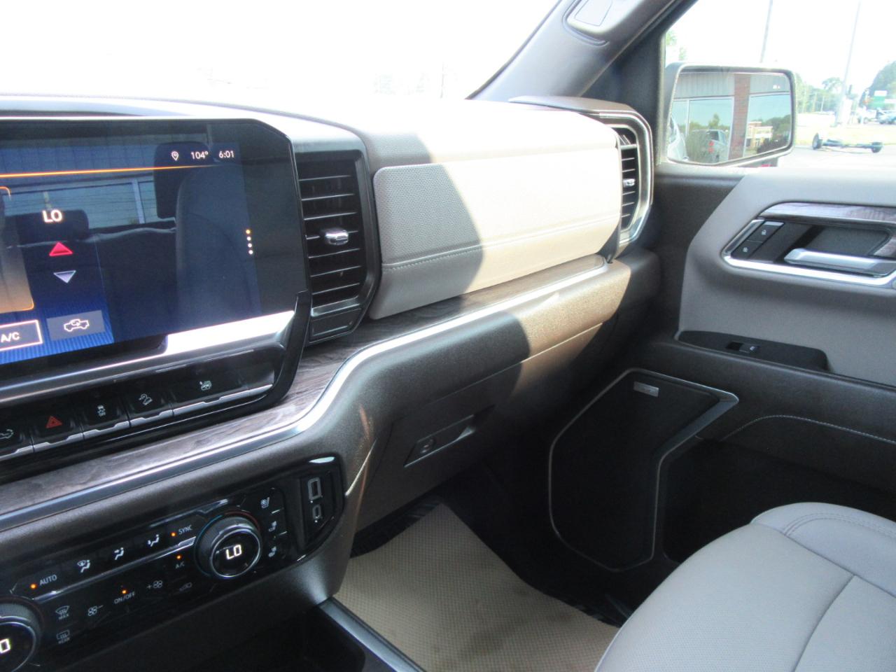 Chevrolet Silverado 1500 LTZ Crew Cab 4WD 2023
