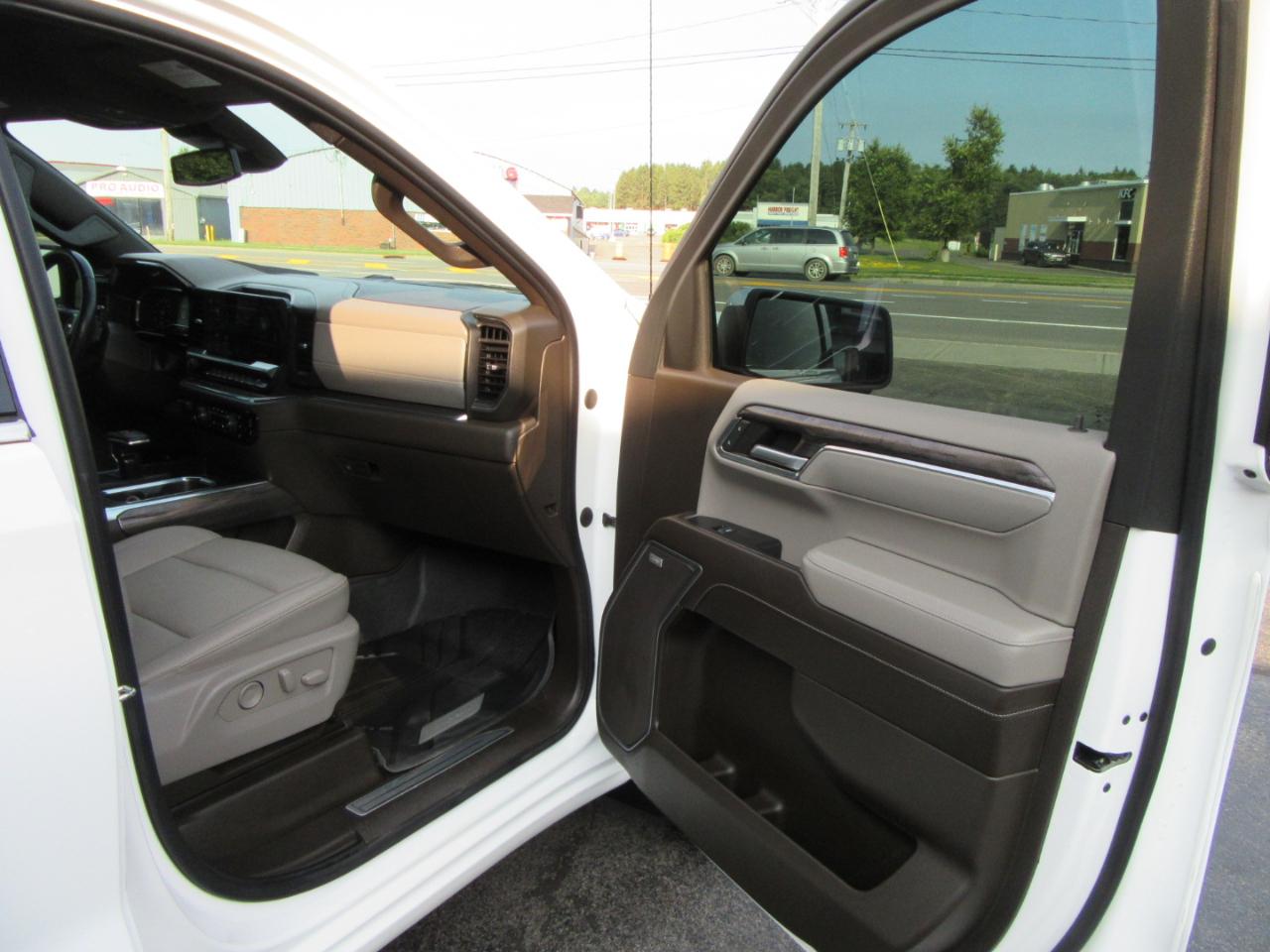 Chevrolet Silverado 1500 LTZ Crew Cab 4WD 2023