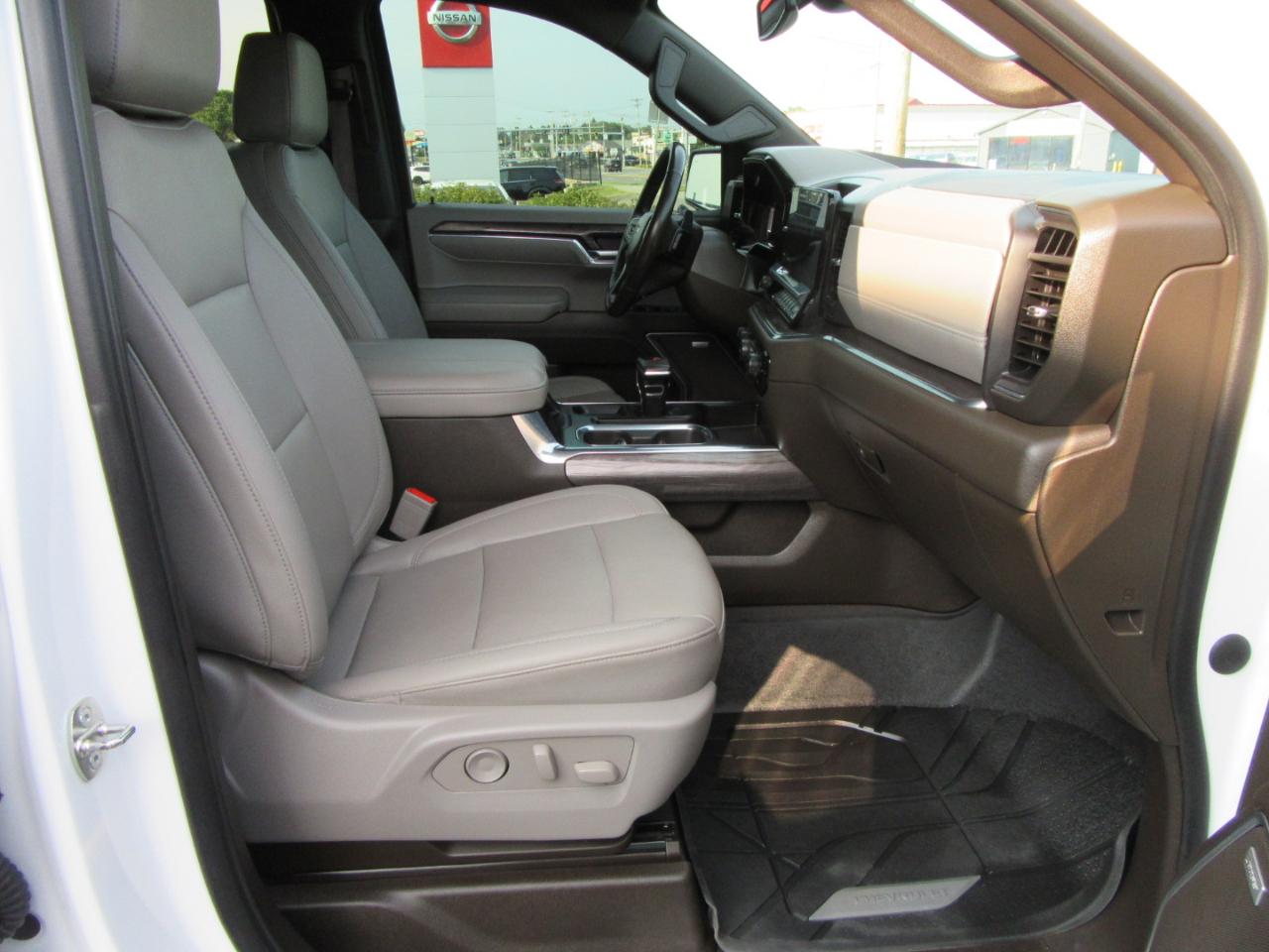 Chevrolet Silverado 1500 LTZ Crew Cab 4WD 2023