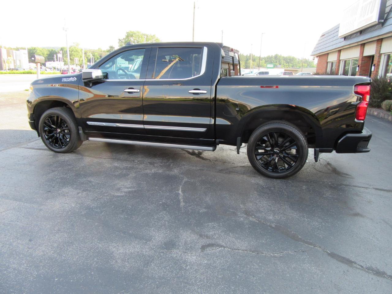 Chevrolet Silverado 1500 High Country Crew Cab 4WD 2024