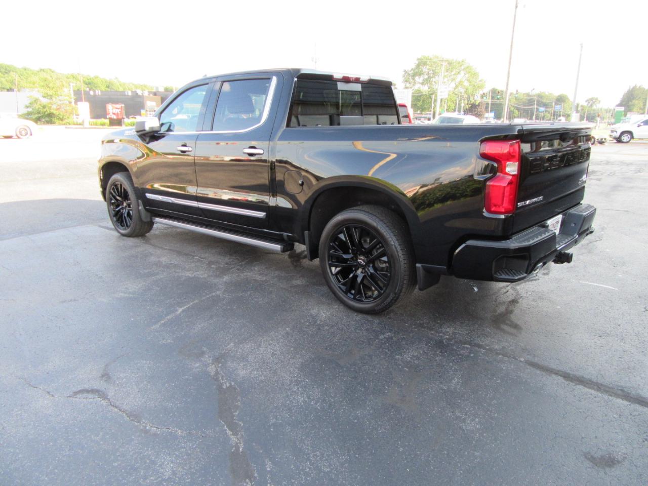 Chevrolet Silverado 1500 High Country Crew Cab 4WD 2024