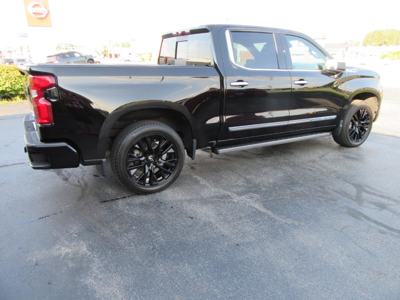 Chevrolet Silverado 1500 High Country Crew Cab 4WD 2024