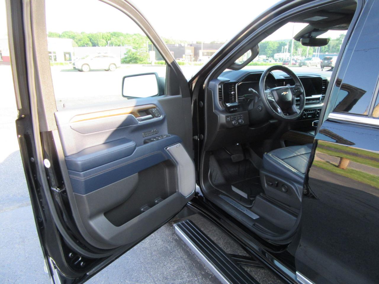 Chevrolet Silverado 1500 High Country Crew Cab 4WD 2024