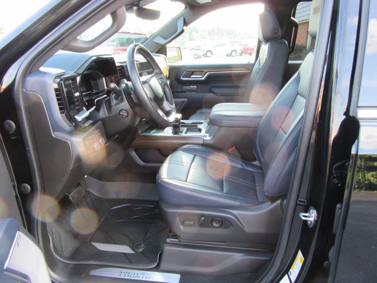 Chevrolet Silverado 1500 High Country Crew Cab 4WD 2024