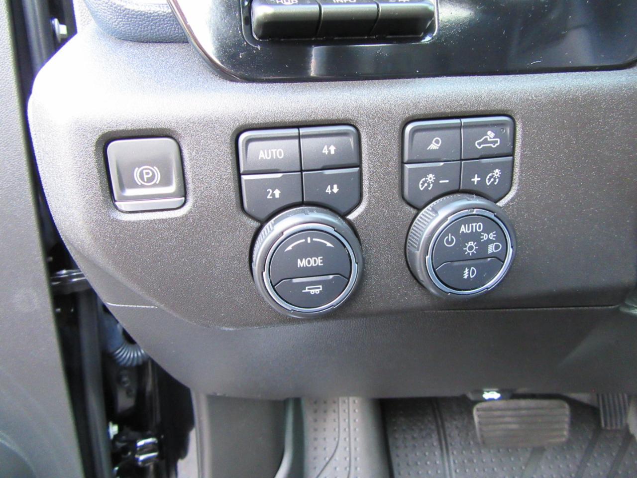 Chevrolet Silverado 1500 High Country Crew Cab 4WD 2024