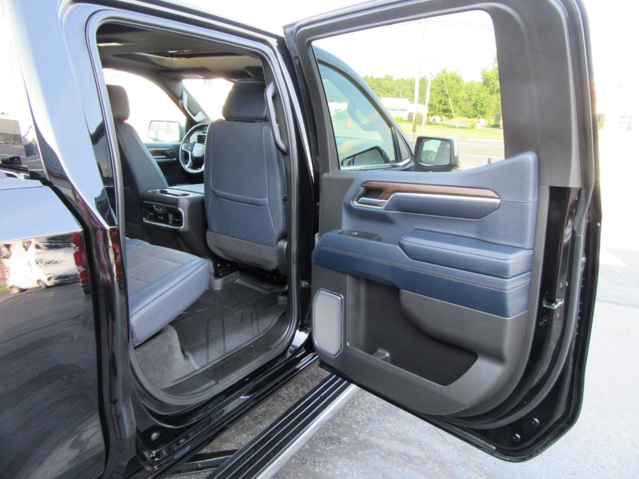 Chevrolet Silverado 1500 High Country Crew Cab 4WD 2024