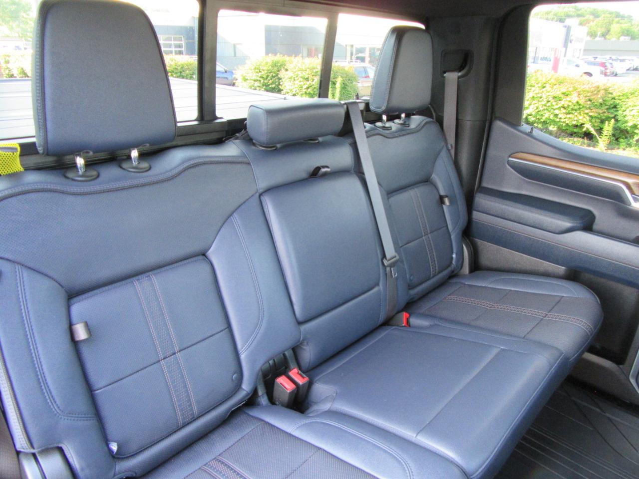 Chevrolet Silverado 1500 High Country Crew Cab 4WD 2024