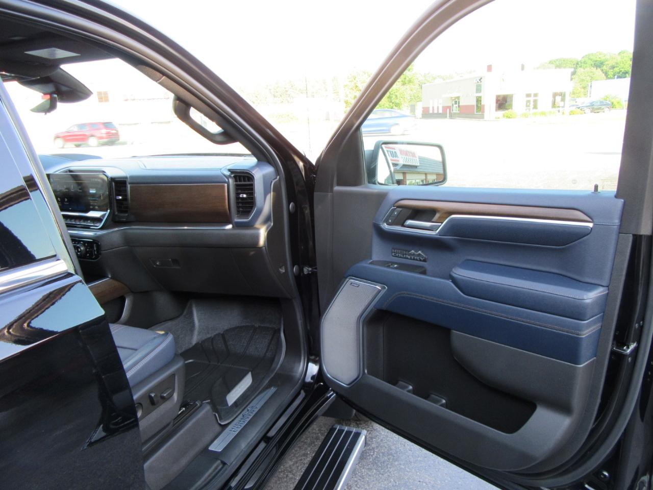 Chevrolet Silverado 1500 High Country Crew Cab 4WD 2024