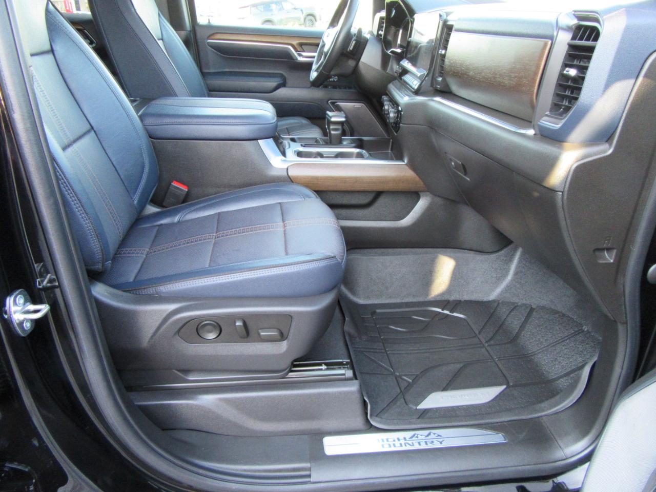 Chevrolet Silverado 1500 High Country Crew Cab 4WD 2024