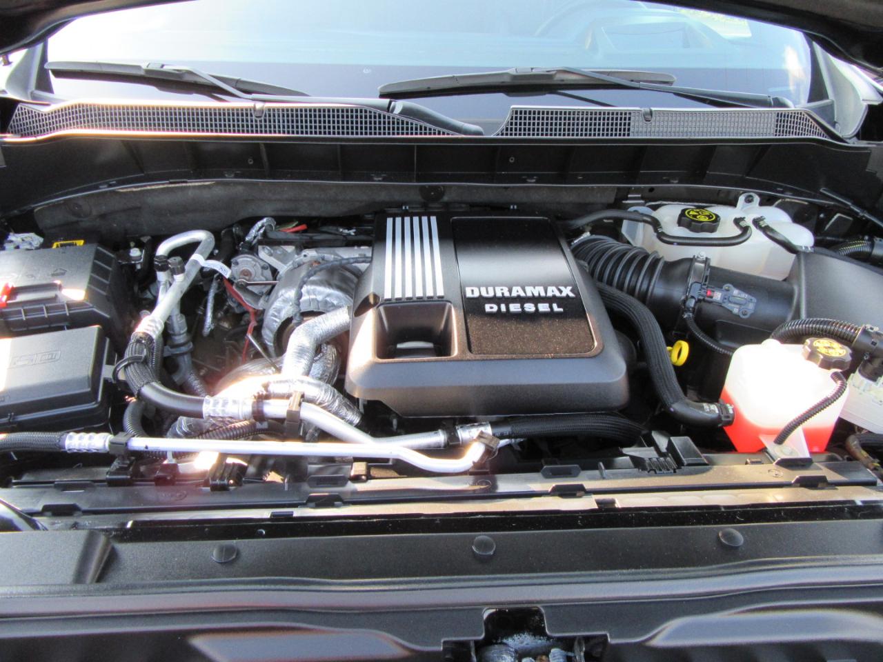 Chevrolet Silverado 1500 High Country Crew Cab 4WD 2024