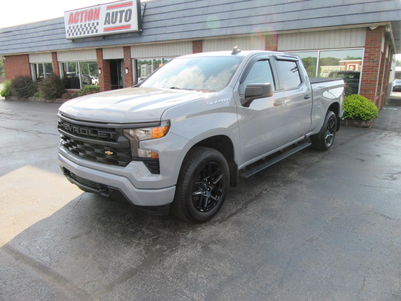 Chevrolet Silverado 1500 Custom Crew Cab 4WD 2024