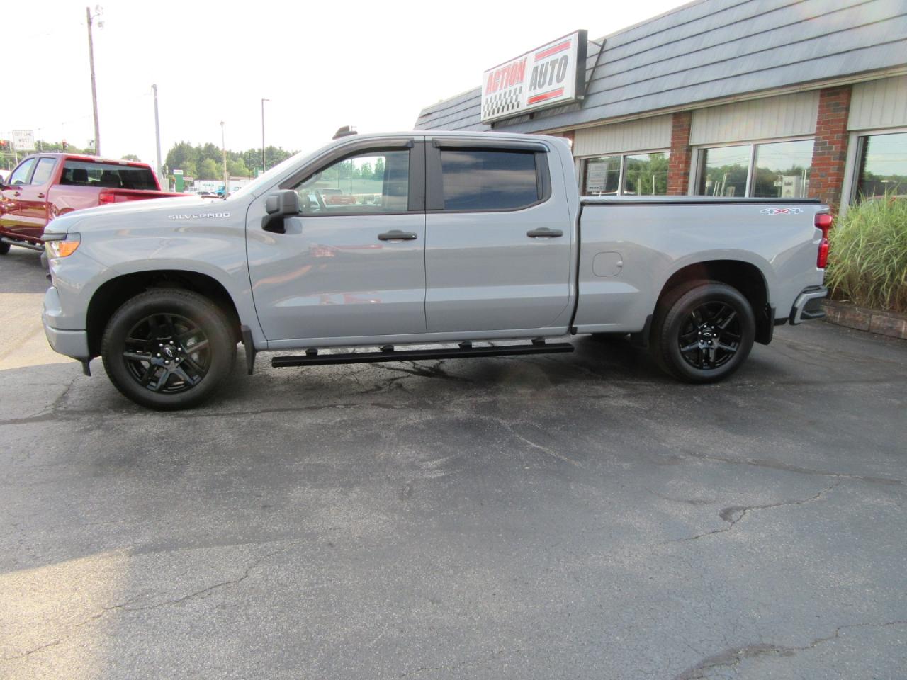 Chevrolet Silverado 1500 Custom Crew Cab 4WD 2024