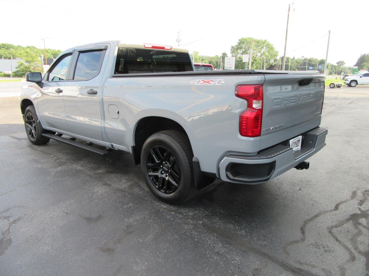 Chevrolet Silverado 1500 Custom Crew Cab 4WD 2024
