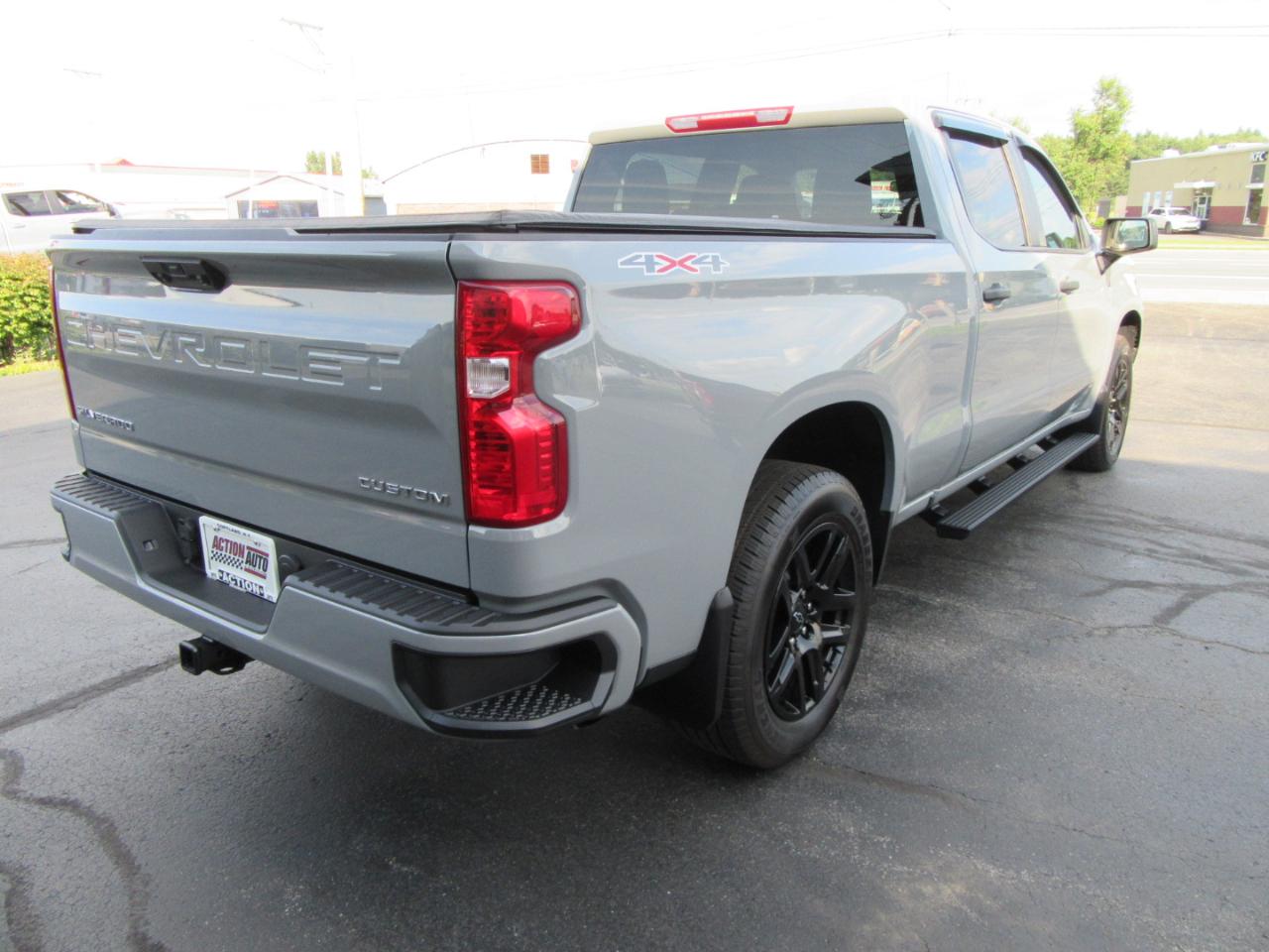 Chevrolet Silverado 1500 Custom Crew Cab 4WD 2024