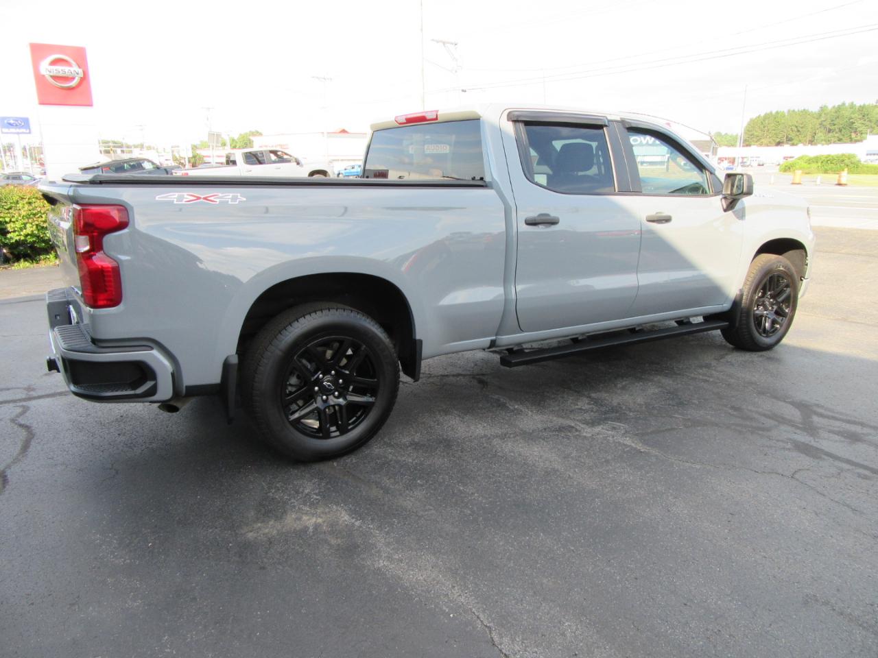 Chevrolet Silverado 1500 Custom Crew Cab 4WD 2024