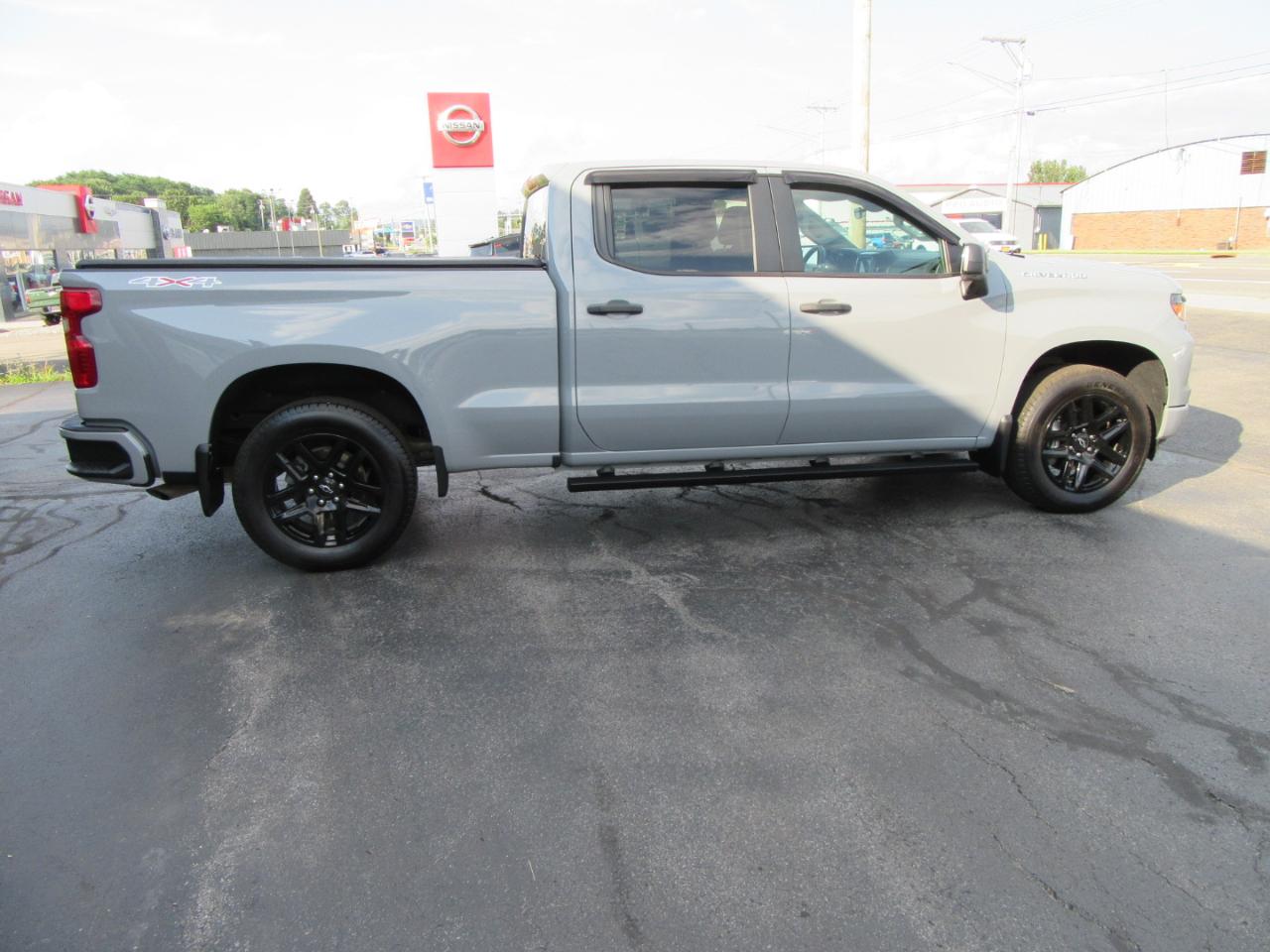 Chevrolet Silverado 1500 Custom Crew Cab 4WD 2024