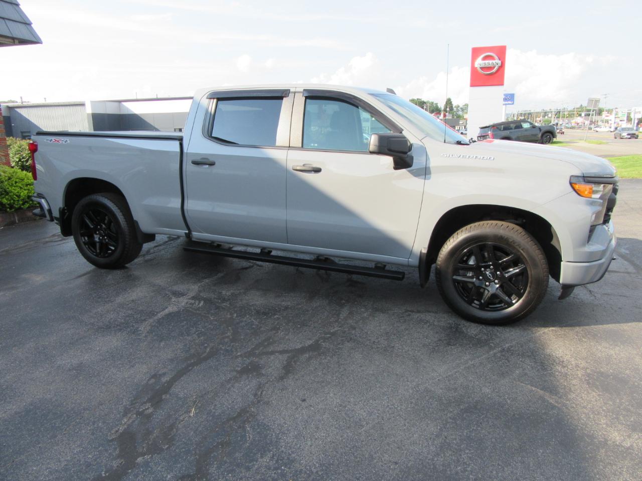 Chevrolet Silverado 1500 Custom Crew Cab 4WD 2024